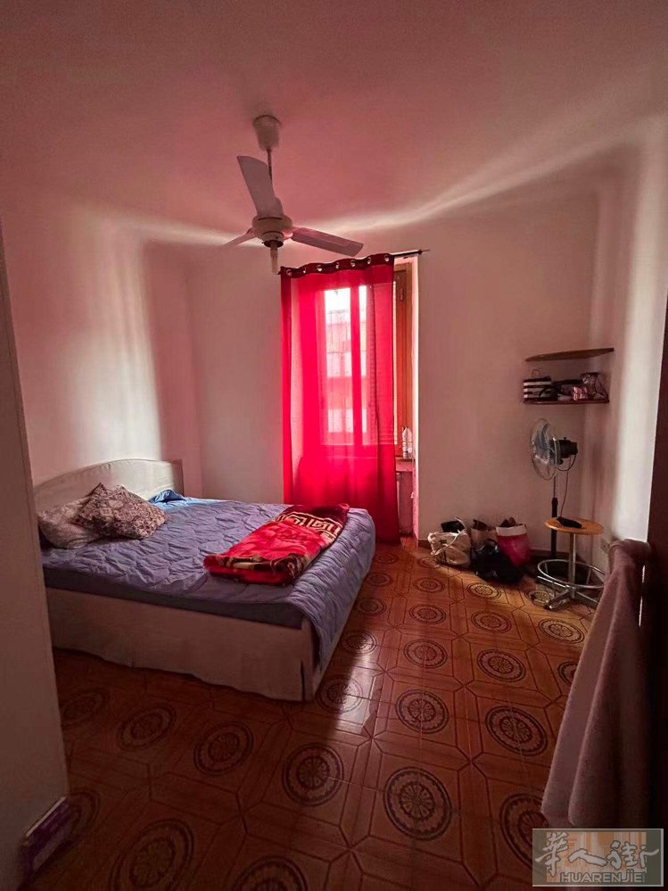 米兰：近红/绿线地铁， 区域(LORETO)  地址：via Padova 85