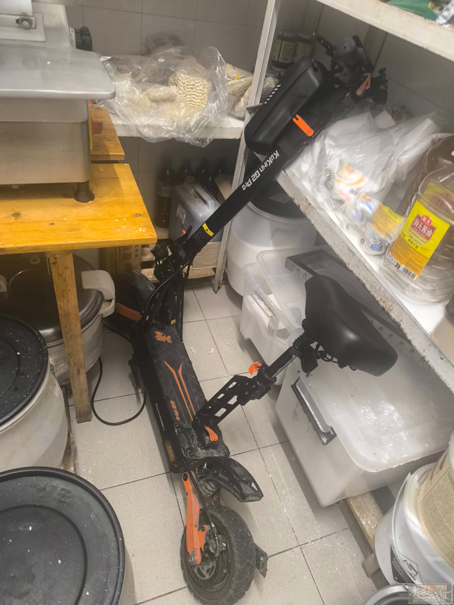 因为有换新车现在的这样低价卖出卖了一年了原价600买的现在360