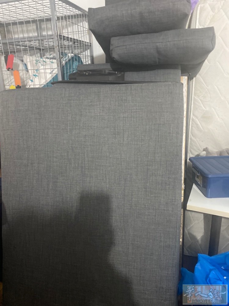 低价出售工厂有跑步机9成新，沙发床九成新，洗碗机包装没有打开，杌器有暗撬边机，各