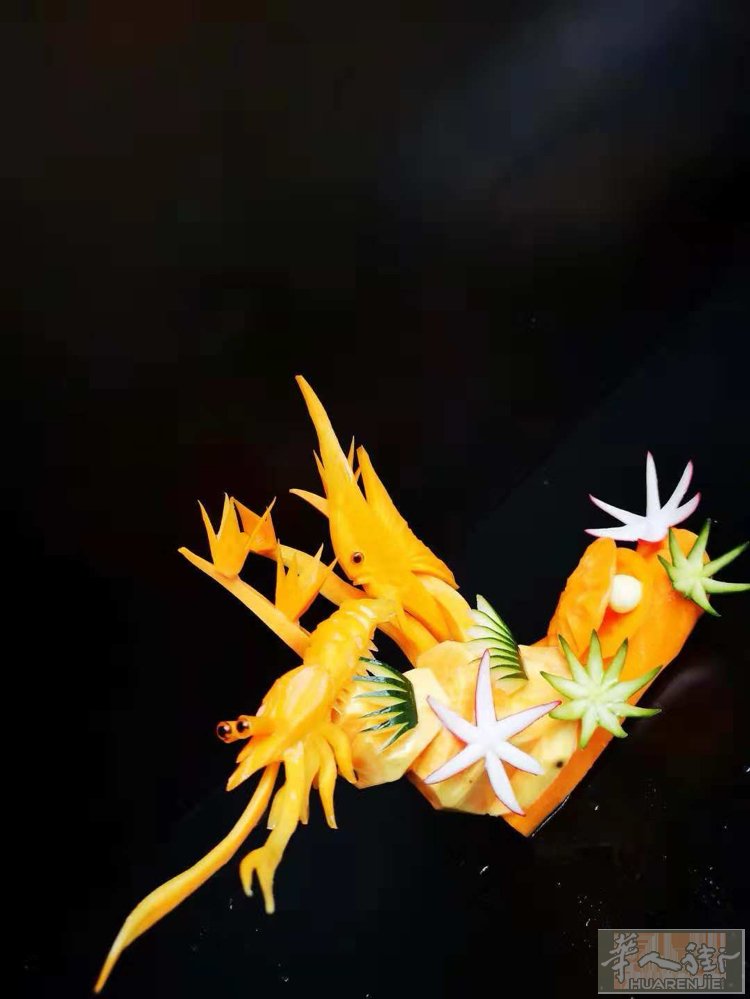 求职厨房大厨，有经验，会管理，会雕刻。是年轻人
