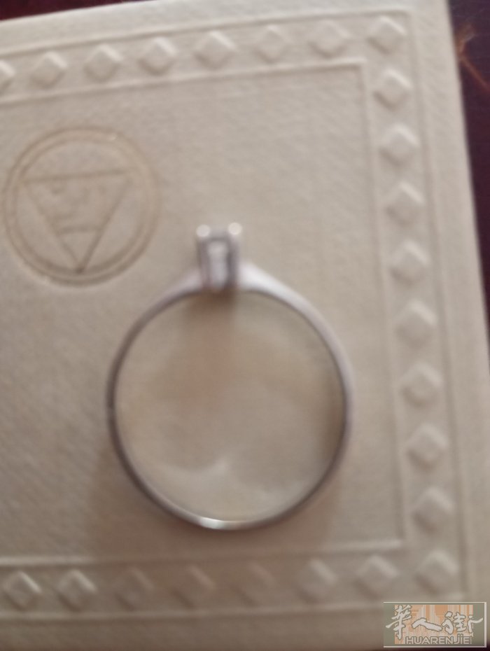 出一枚18 k铂金钻戒3778376748