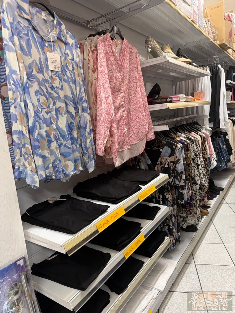 brindisi附近小城市 300平方百货店转让 房租1400 有兴趣可联系