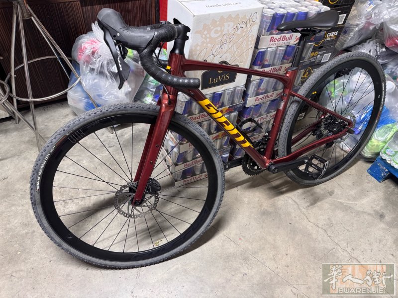 出一辆Giant Revolt 0 瓜车 尺码S 原价1890 只骑了200公里