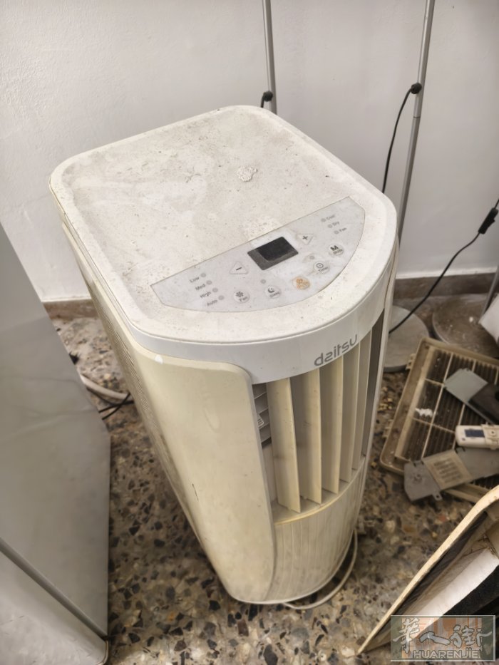 米兰出二手移动空调和小冰箱，价格好说，需要的话可以聊帮运