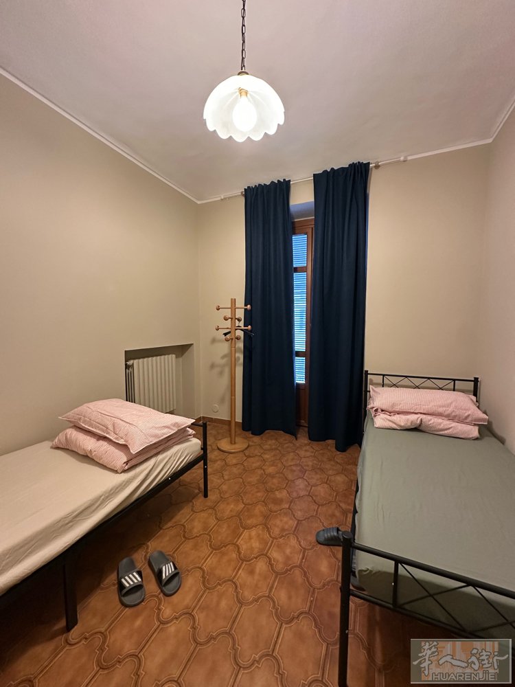 都灵华人区旅馆四个房间，新装修，暂住预约3279071545