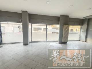 米兰边vigevano城市店面出租，十字路口7字行5开间l玻璃门90平米带厕所，