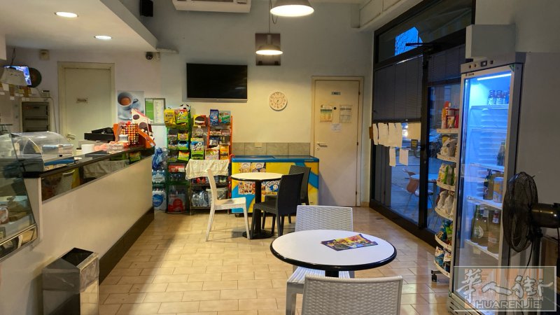 酒吧出售：位于 Porto Sant'Elpidio 的商业酒吧营业照+店面