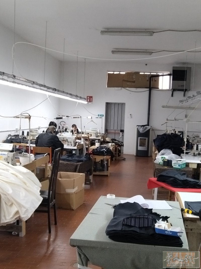R0VlG0布衣工厂需要熟练车工2对，做中细裤子、西装、上衣、连衣裙。备居留。