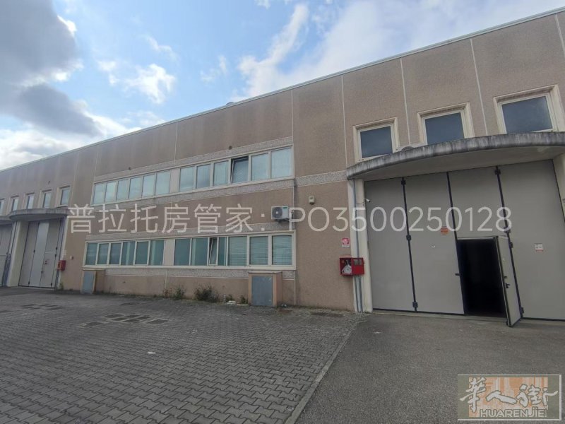出租|工厂，仓库，位置：macrlott 2，400mq 有院子，可卸柜