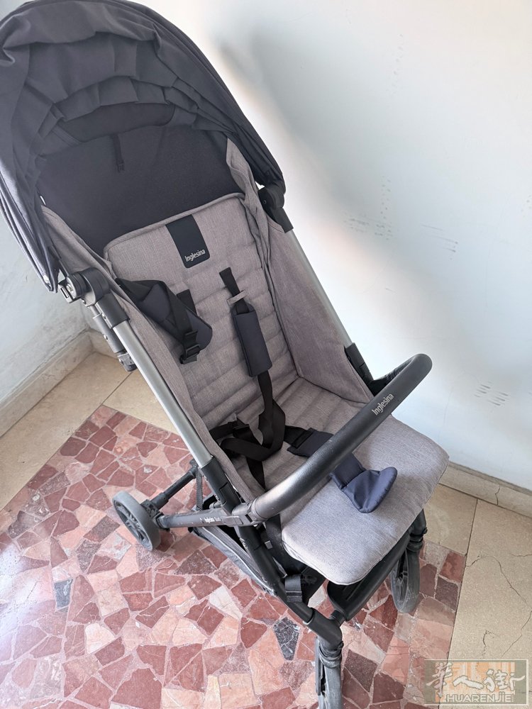 inglesina quid婴儿车，别称奶瓶推车，可以登机，手拉，平躺175度，