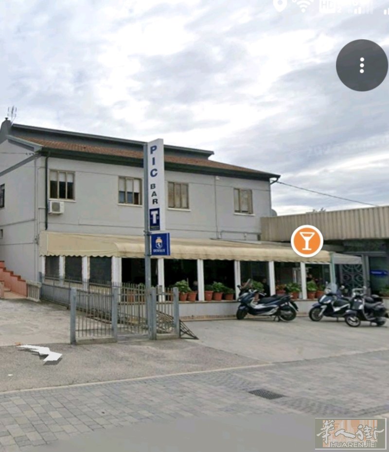 酒吧连烟店岀售，在威尼斯区的Chioggia市RO M E A大路上，空间大，停