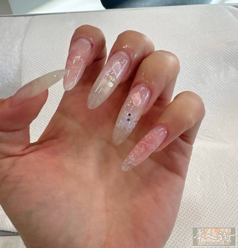 求bonola附近的美甲店工作，大工3年经验，可脱毛，自备住家、5月20号后可上
