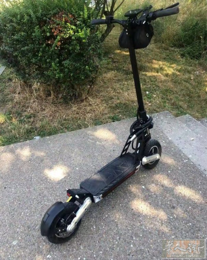 米兰出滑板车100米兰出朋友的滑板车，功能都能用，极速35km，续航35km，几