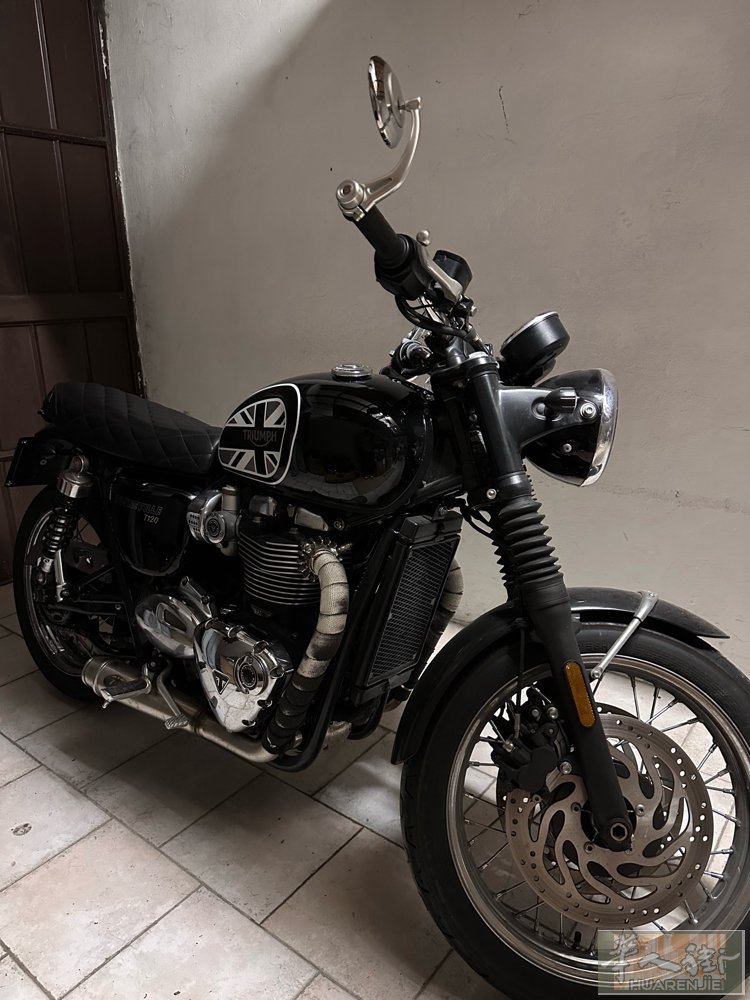 凯旋Triumph Bonneville T120，18年9月上牌，安全行驶11
