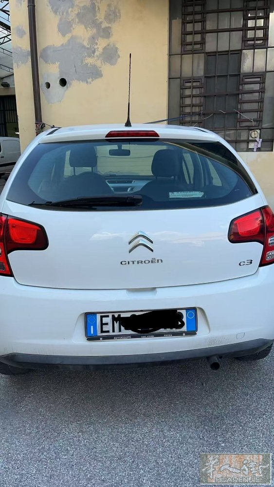 +393487949911  出售一辆2012年汽车，动力1.2,汽油，车况良好