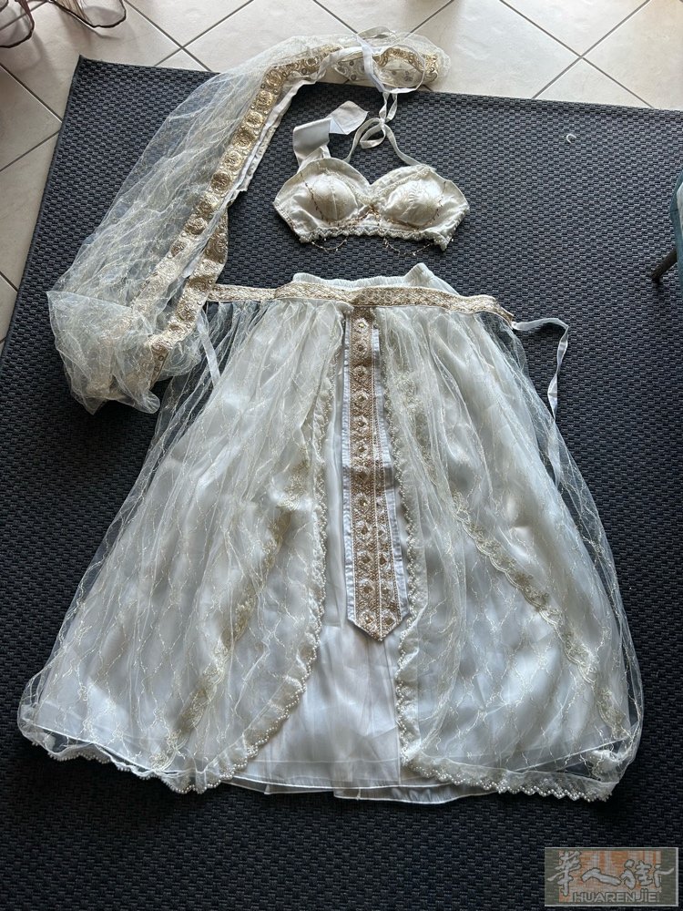 西域公主服，表演还是拍写真都可以，全新的，米兰华人街自提