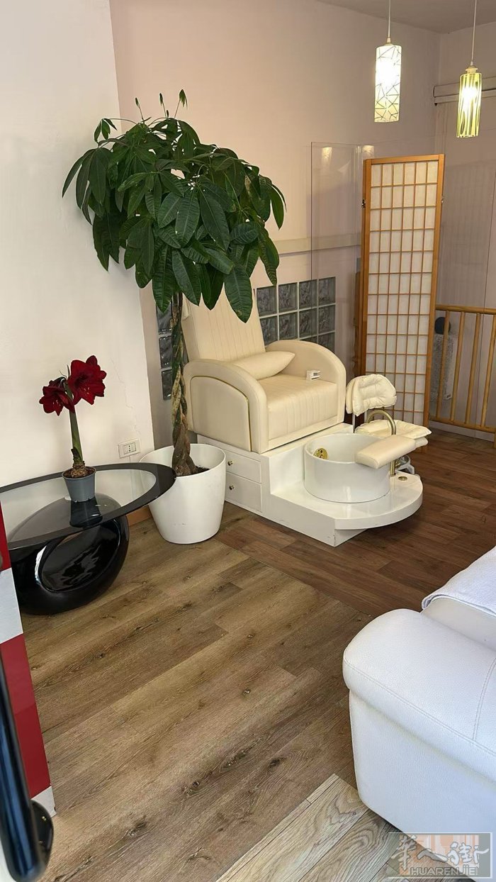 Firenze 市内转让正规店、已经经营八年多、做按摩行业接手就能赚钱、Fire