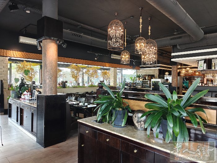 巴登洲弗莱堡大型Ipad寿司店急需熟手有居留寿司师傅，工作时间短，薪资待遇优厚，