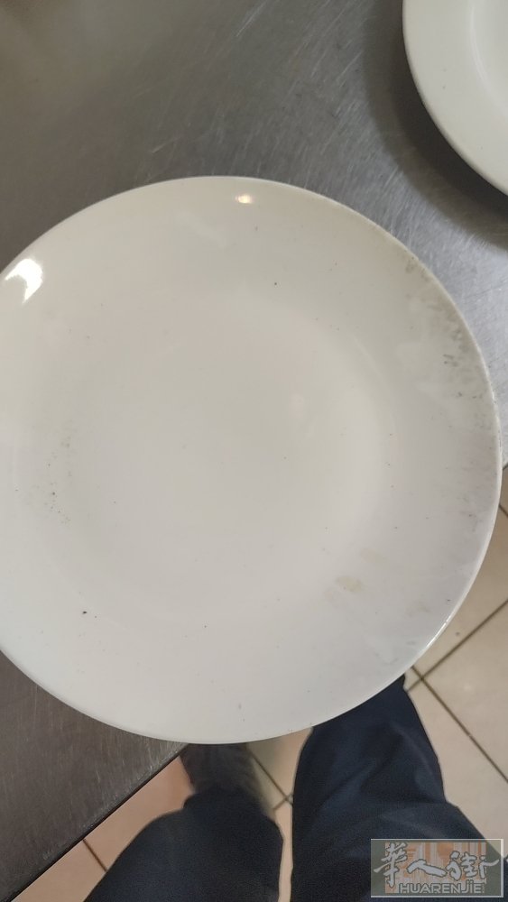 出售一批意餐陶瓷盘  较新 无明显划痕   米兰边可以送货  有需要的老板可以联