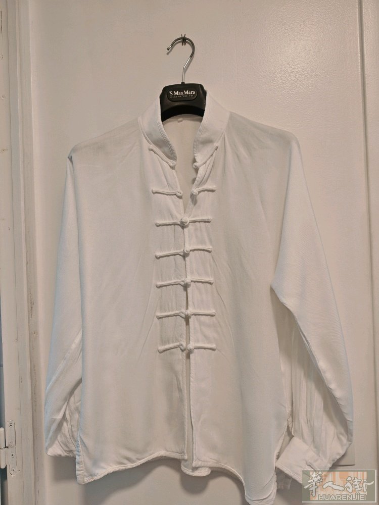 出一套全棉练功服(太极服/武术服等等), 很舒服，很亲肤。尺寸：150cm-16