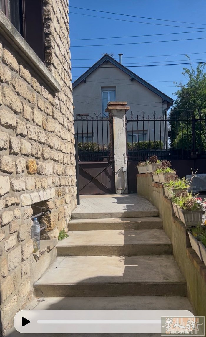 位于94区 vitry sur siene 近13区有一房出租，家俱齐全环境好，