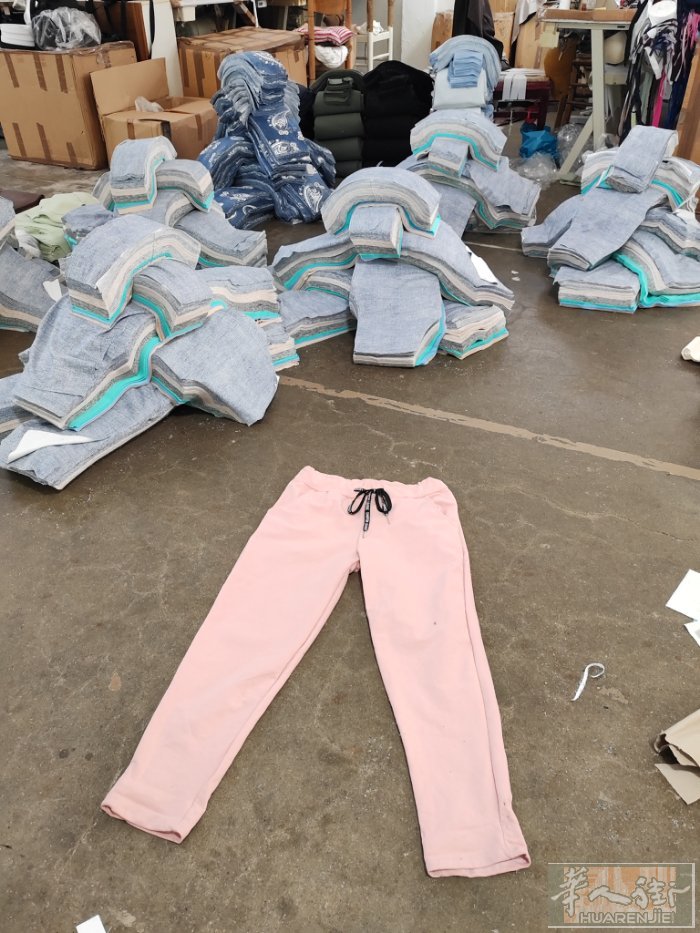 中国街专业裤子急招夫妻车工！松紧为主偶尔拉链上腰头货足价高月结.有技术保