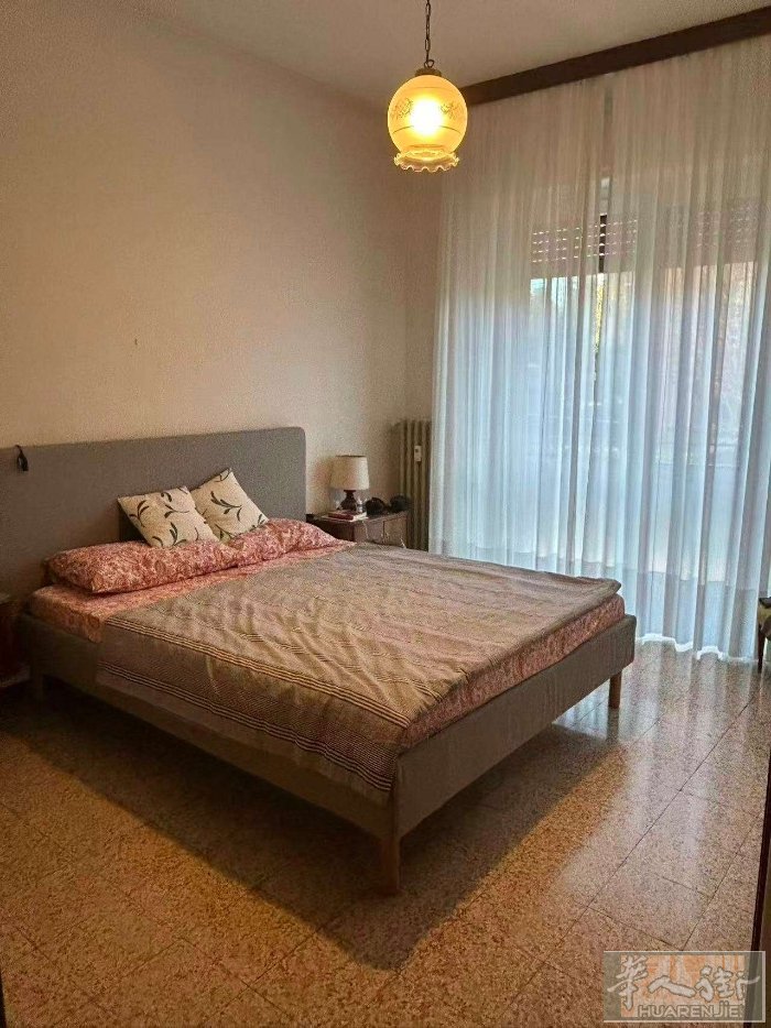 房屋出售，como， 地址：via Ariberto da intimiano