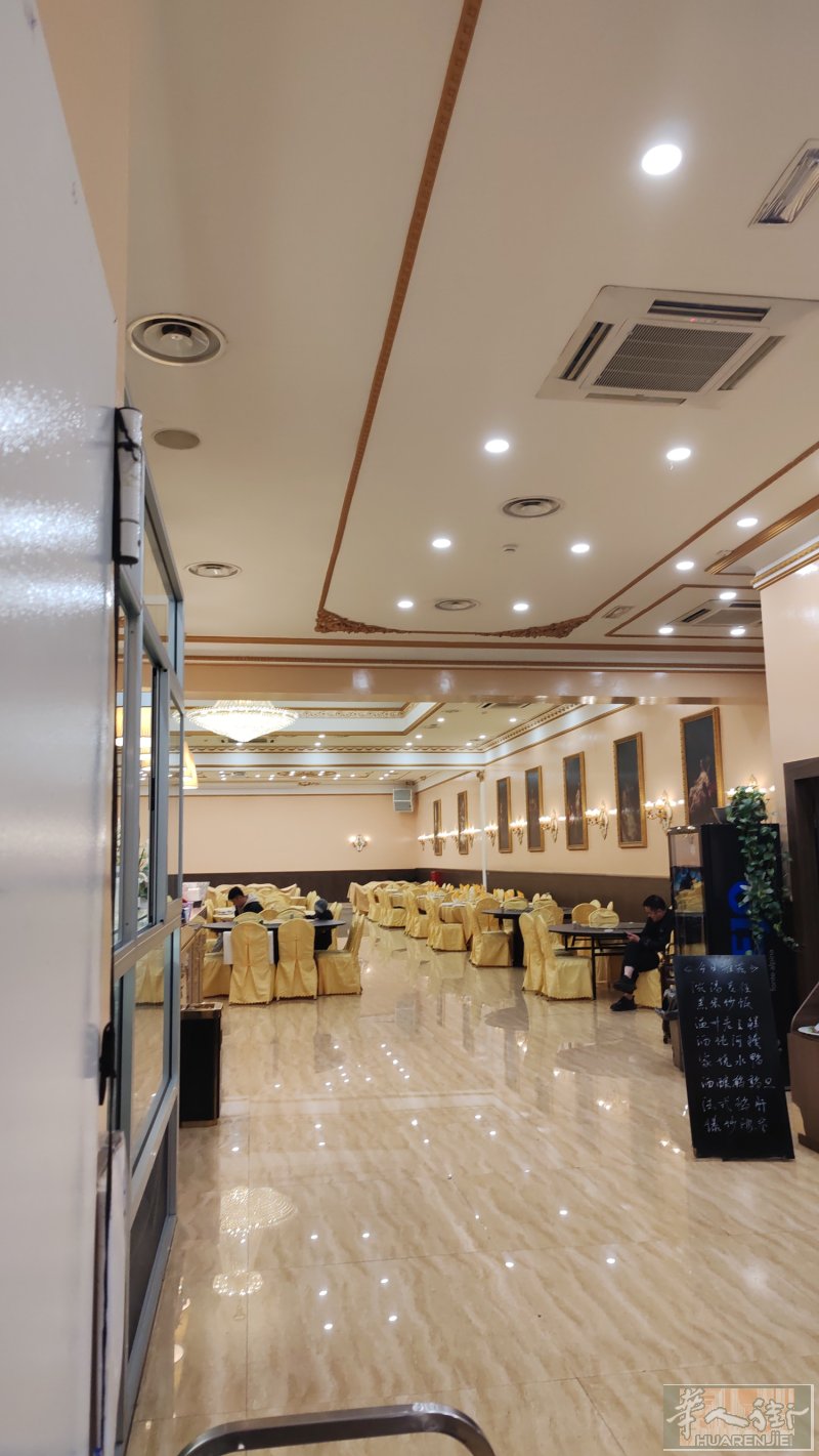 普拉托招温州餐大厨一名待遇高.联系电话:3807504302