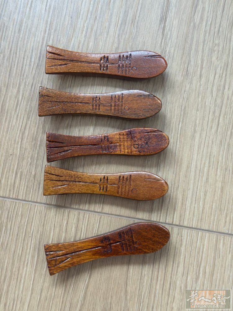 餐馆用 小鱼儿筷子架，有需要请联系：0761025888