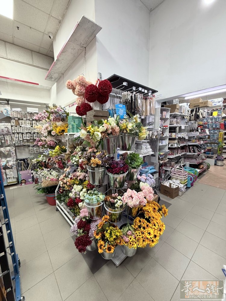 百货店转让 适合家庭式 在商场里 位置好 唯一一家 有发展空间 本人无心经营 想