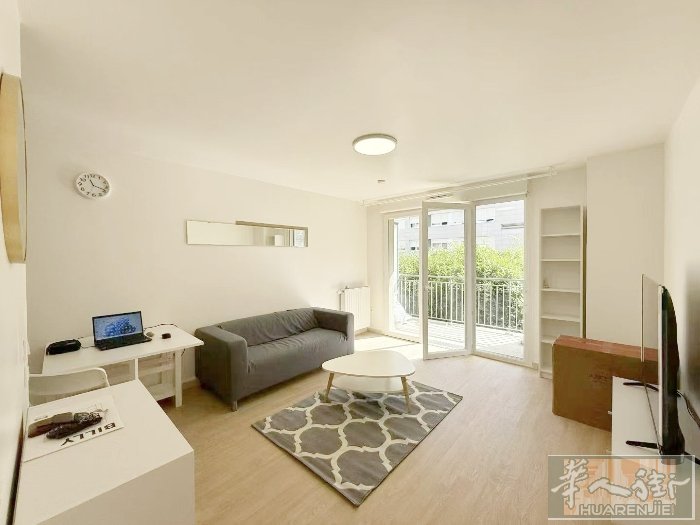 92 Bagneux 中央供暖一室一厅阳台带车位家具齐全6月8日起租  【交通】