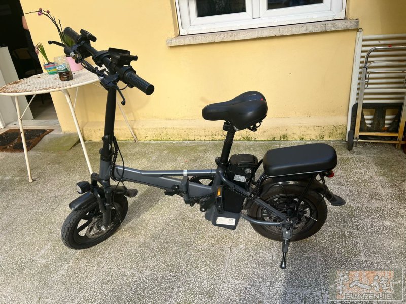 出一辆九成新可充电的自行车€380，有意者请致电；3888165754， 罗马市