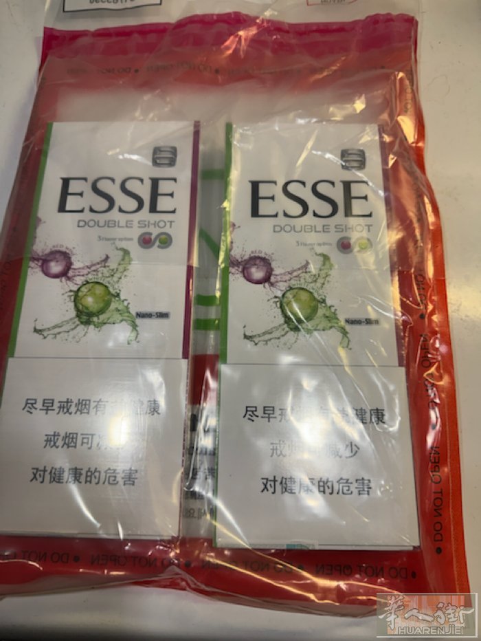 前两天朋友从国内带来几条免税店的烟，有需要的朋友可以联系我