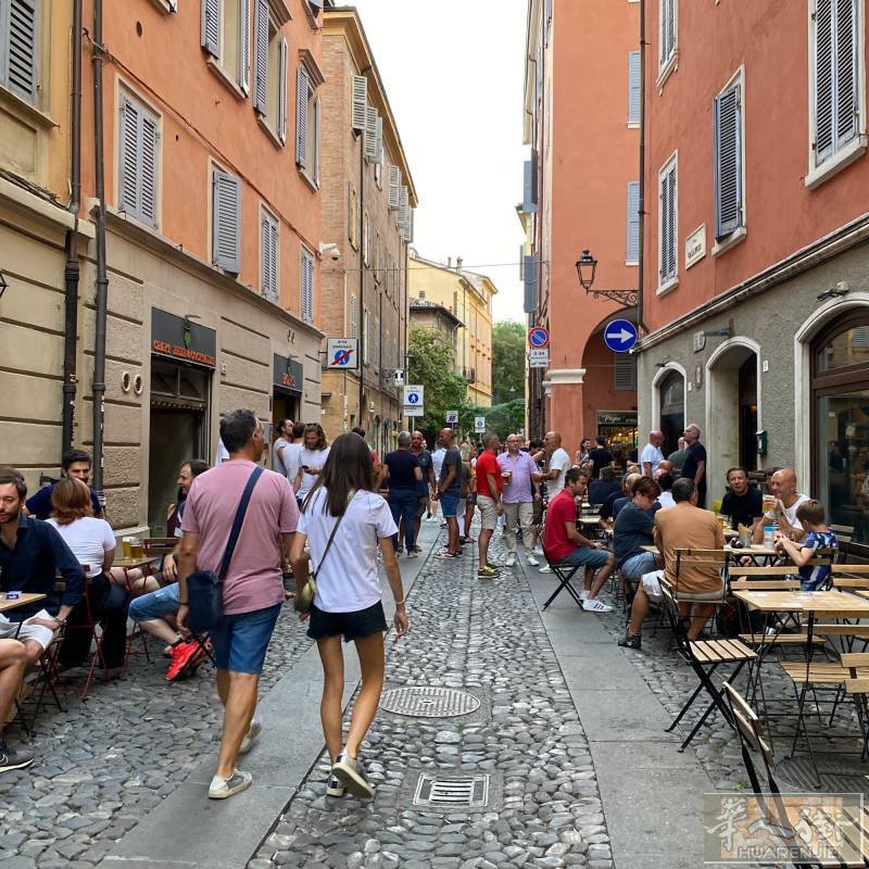 modena 夜生活中心餐馆转让位置极佳。（点餐）