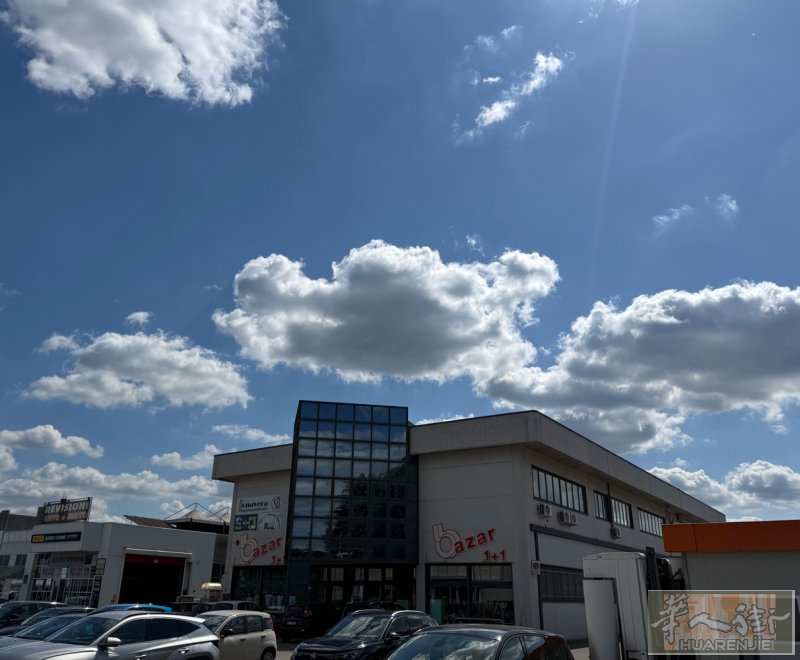 百货服装店转让，700多平方，十几年老店，顾客群稳定，位置优越，店紧挨洗车房，M