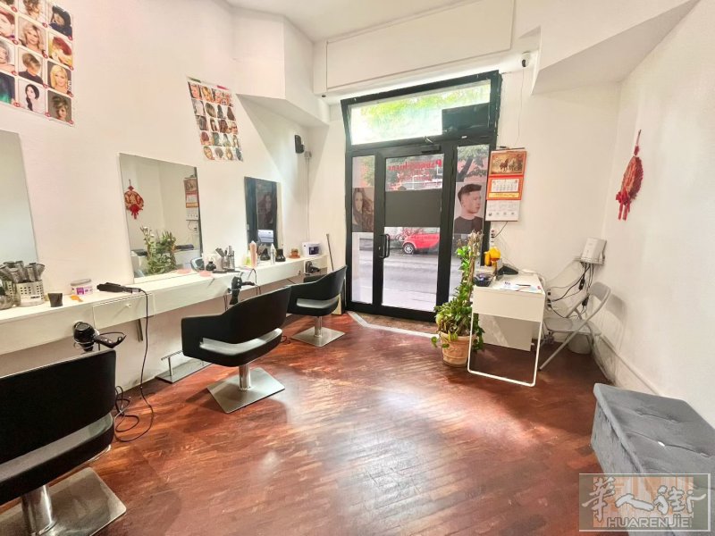 🔥 Sesto店面带墙出售！只要 7.8 万！🏠 永久产权（Mura）📍 地址：Via Rimembranze 191, Sesto San Giovanni📏 面积：30 平💰 售价：仅需 7.8 万欧元💇‍♂️ 现状：目前是理发店✨ 潜力：可继续经营，也可改造成住家，自住出租皆可！📞 意佳房产中介电话：3338031571💬 微信同号：C3338031571（低总价永久产权极少出，欢迎咨询！）