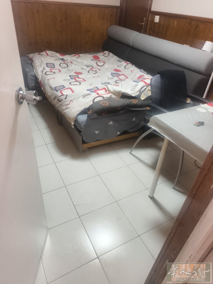 🏡马德里郊区velilla de san antonio黄金地段单间出租离机场