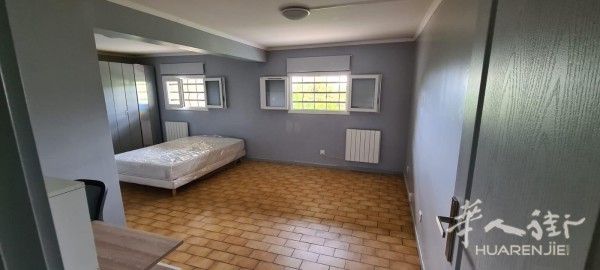 94省,Vitry-sur-Seine(94400) (ID：193837) 30平别墅   卧室1 有家具
