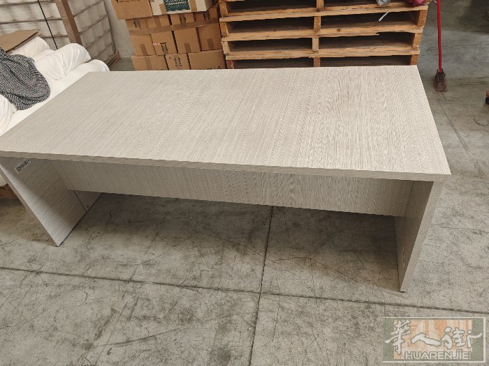 200*90cm，办公桌一张，结实耐用