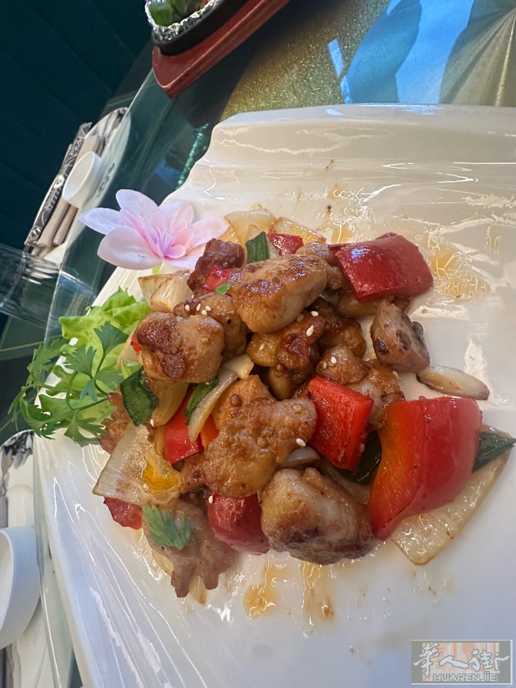 都灵温州餐招配菜师傅一名，要求熟练刀工好，备居留，详情电话联系！33958369