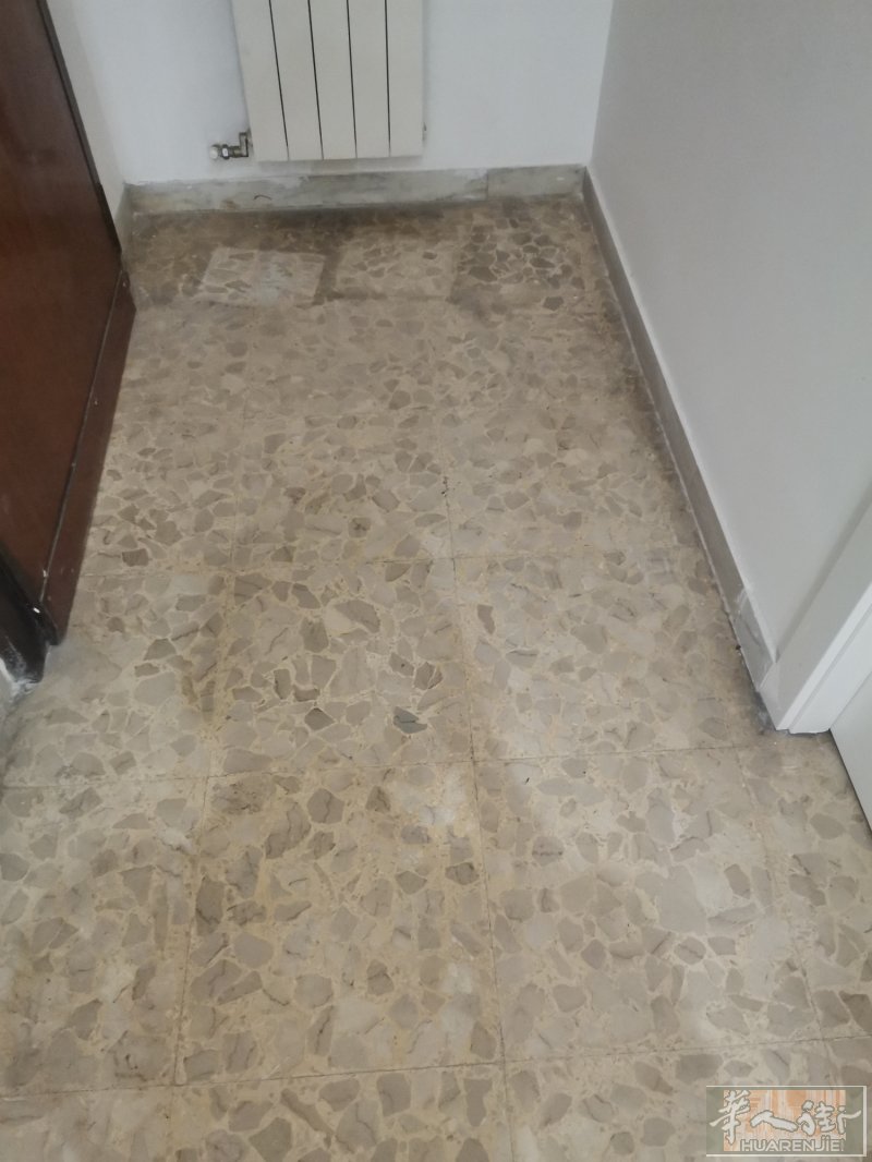 via casilina味旺超市附近有新装修大房间出租，家具齐全，交通便利，住家安静整洁，有意者请联系3778255272