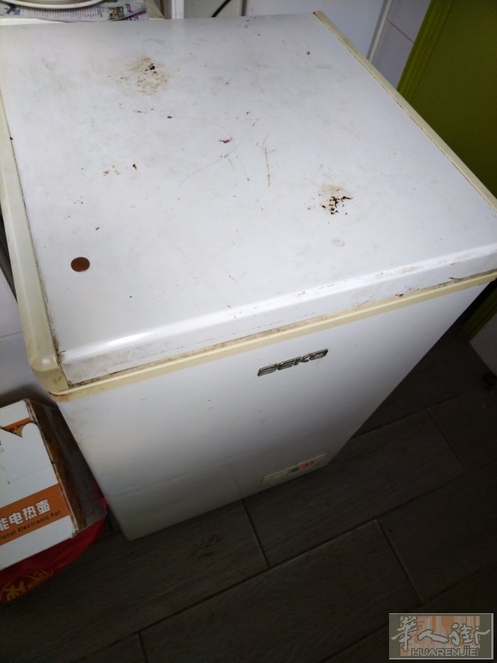 我有‐个冰箱要卖，50欧元，自取