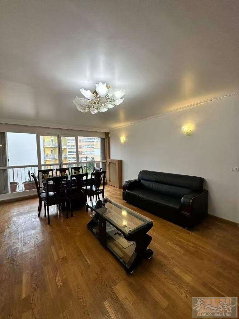 🏡【巴黎93区 Aubervilliers-Pantin Quatre Chemins 高品质阳光公寓出租】📍地点：巴黎93省  Aubervilliers-Pantin Quatre Chemins🛏️ 5室公寓 ｜约99㎡ ｜家具齐全 ｜拎包入住☀️ 整套房屋采光极佳，南北通透，通风非常好，居住舒适度高。✨ 房屋配置：• 4间宽敞明亮卧室• 超大客厅，空间开阔，采光优秀• 超级大阳台，可休闲晒太阳• 2间带窗户洗浴室 + 卫生间，通风良好• 长走廊设计，两侧带大量储物空间• 家具家电齐全，生