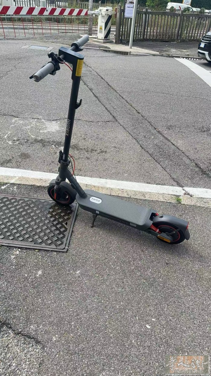 小米滑板车 5Max 买了三个多月 不想上牌照 所以卖掉  在米兰边 自取 电话