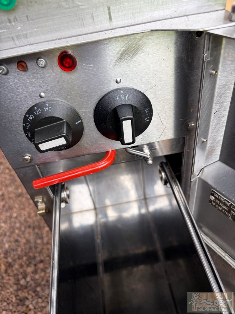 valentine fryer v200 电油饱出售，有需要的老板请联系0778