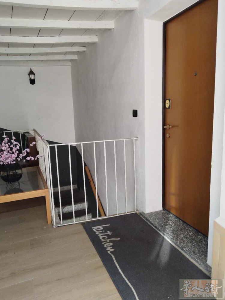 住家出售地点(monza城市），公寓房28平米，新装修屋里设施齐全，交通购物方便