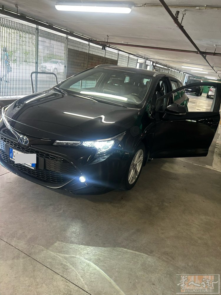 出售丰田Toyota Corolla 1.8 汽油电混合 自动挡. 2022年