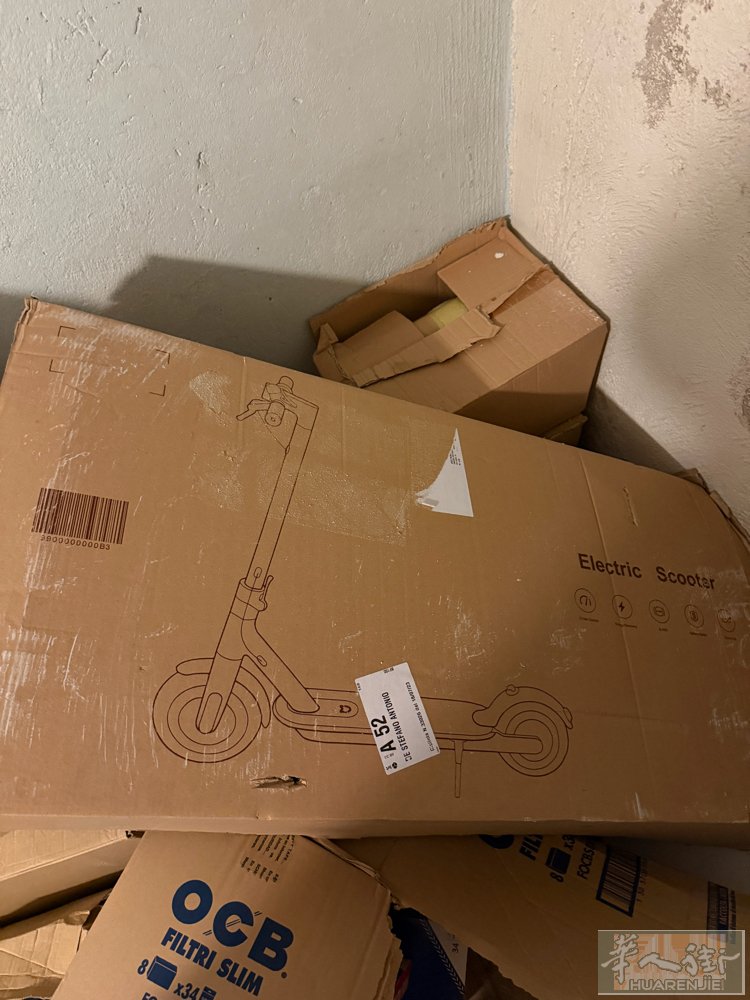 两台滑板车一台全新一起卖200自己过来拿 自行车买过来骑3次 120自己过来拿