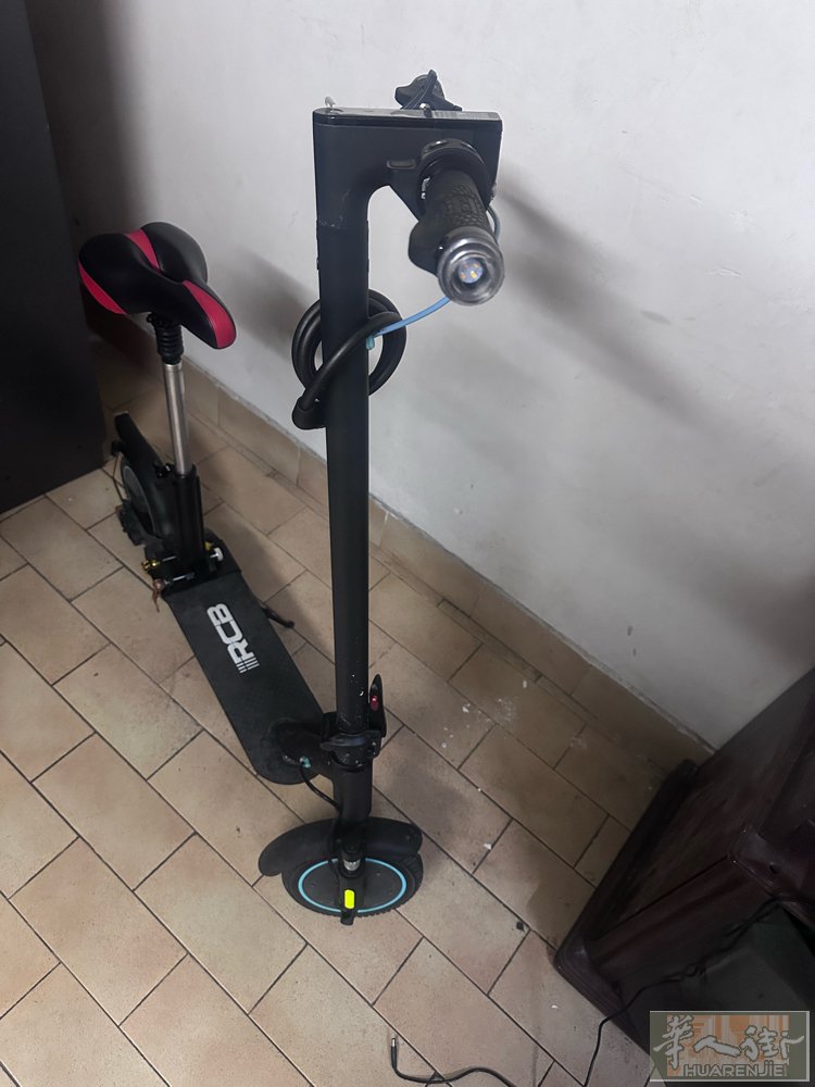 出电动滑板车，最高30码，送座椅，密码锁，罗马a线自提， wx：sy4414_
