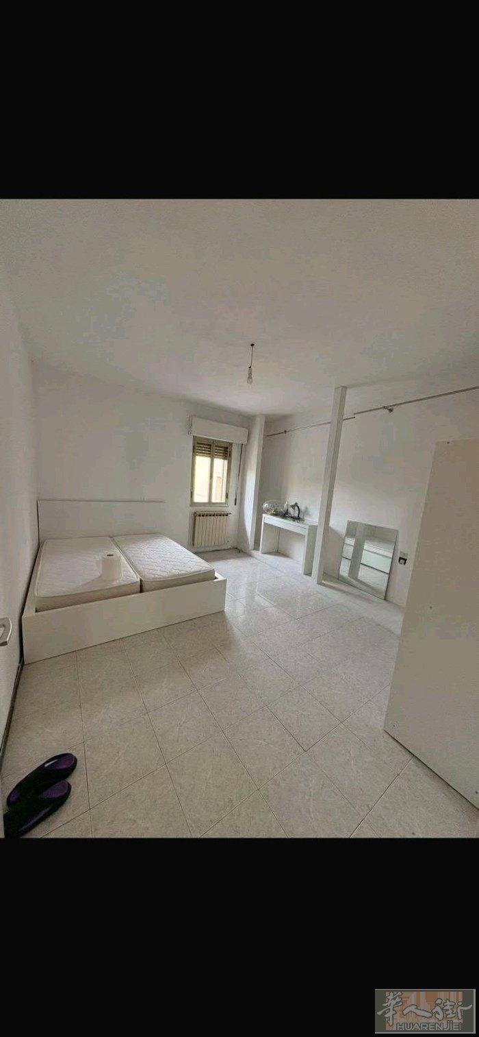 华侨附近 via dei caselli 整房出租 4个房间，不写合同，家具齐全